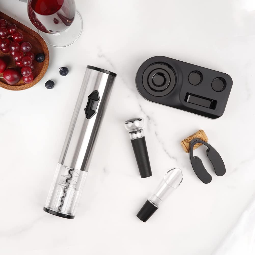 Circle Joy storage base keeps the set neatly organized on the counter