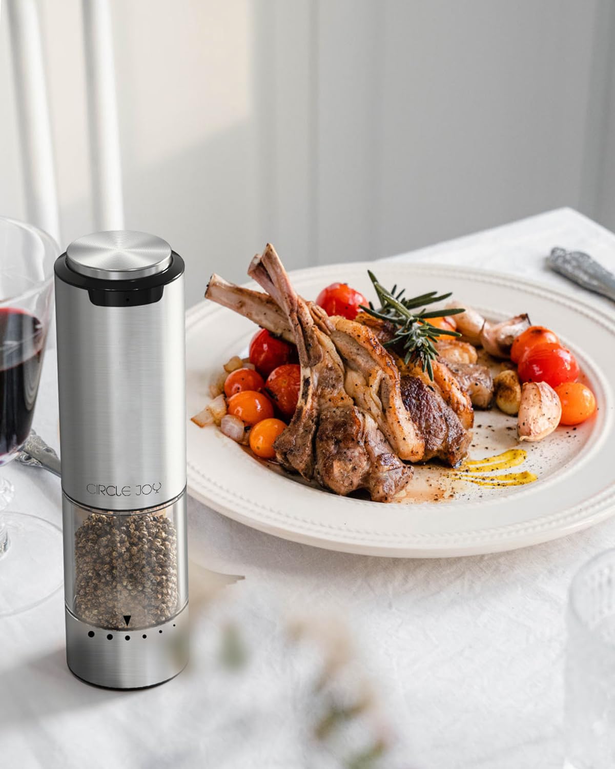 Circle Joy white LED light illuminates the grind for accurate seasoning.