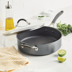 Circulon A1 ScratchDefense surface close-up shows durable nonstick resilience and easy release.