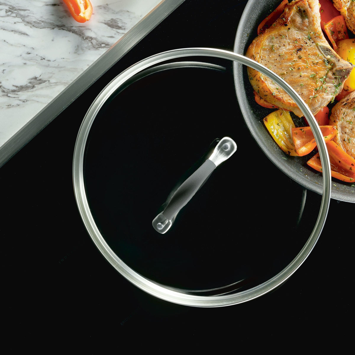 Circulon A1 Series glass lid handle close-up with comfortable grip.