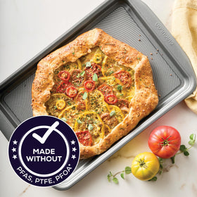 Circulon TOTAL Food Release surface ensures smooth release and cleanup.