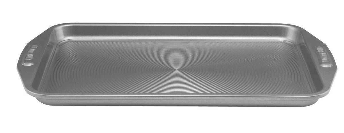 Circulon rolled edges add strength and warp resistance for long-lasting pans.