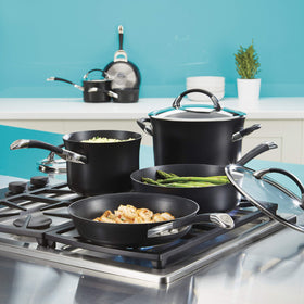 Circulon Symmetry frypan handle ergonomic shot highlighting secure grip.