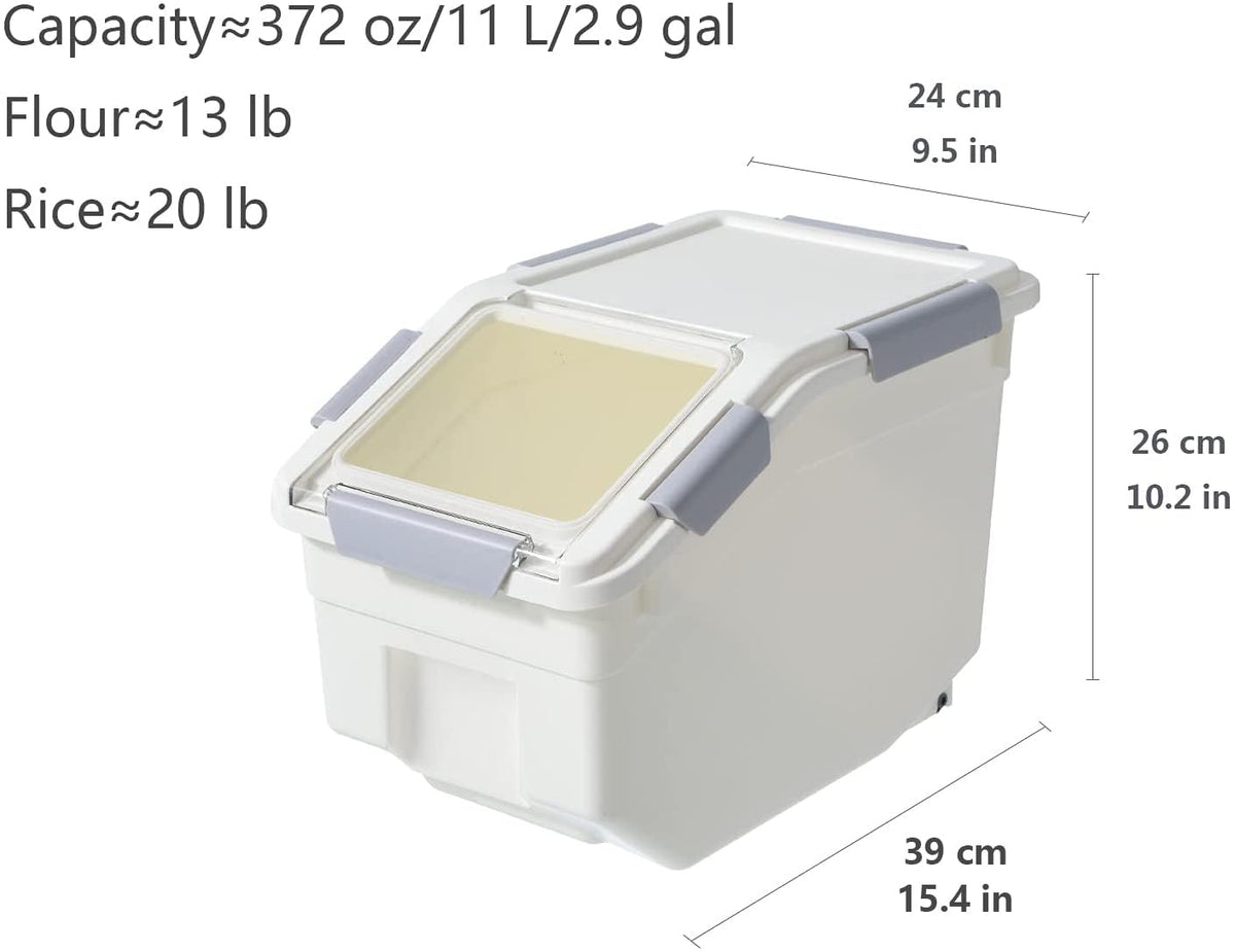 CITY BABY two-pack includes scoops for quick measuring.