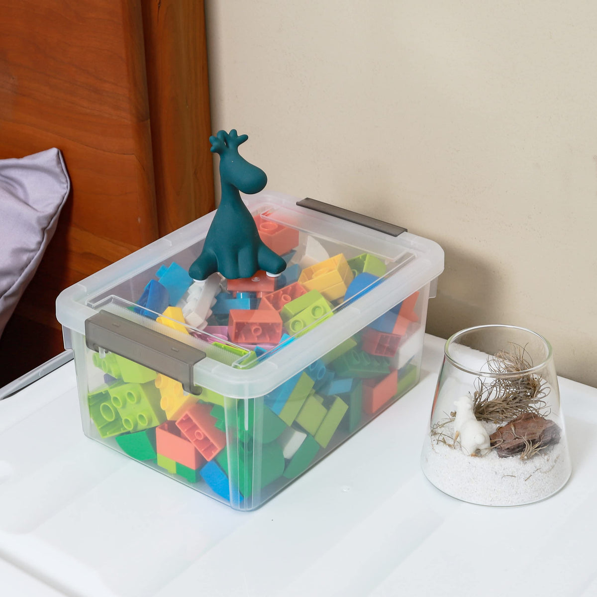 Citylife clear, durable plastic bins help you see stored items at a glance.