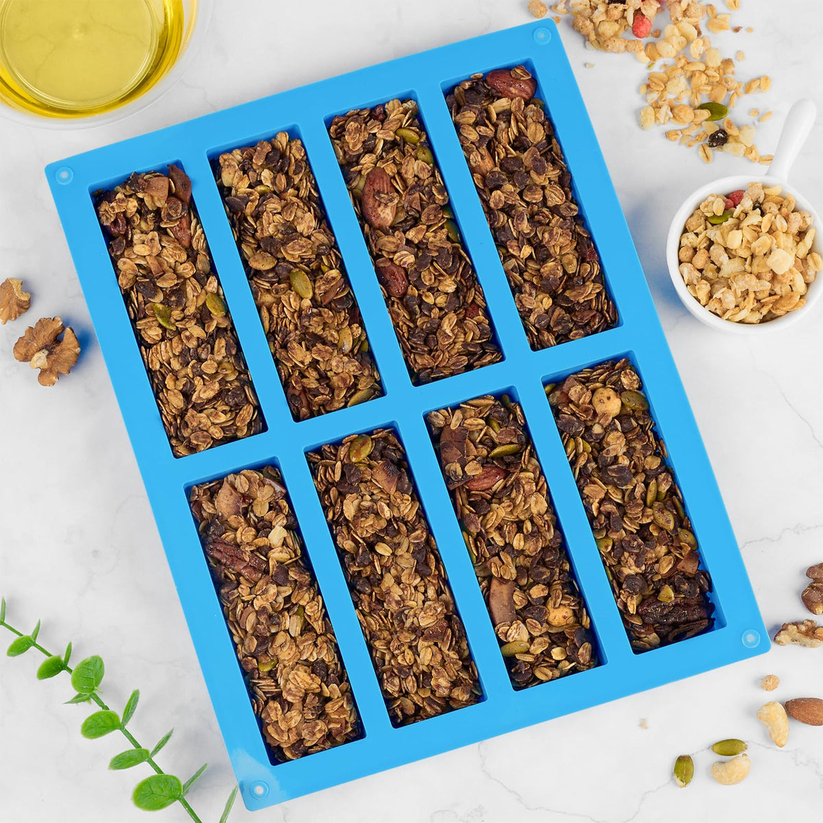 CLUEWR silicone mold withstands -40°F to 446°F for versatile cooking.