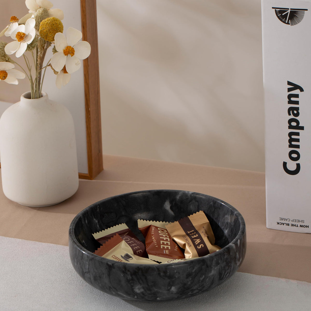 CM CHIC MONDAY marble dish catches keys and coins neatly.