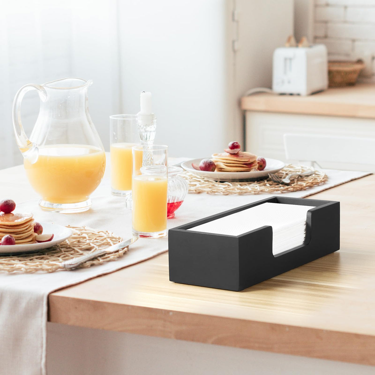 CMLKLZD black finish adds modern look while staying practical.