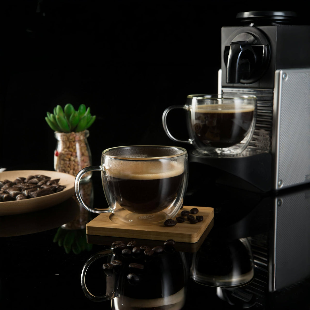 CNGLASS double-wall design enhances grip and presentation.