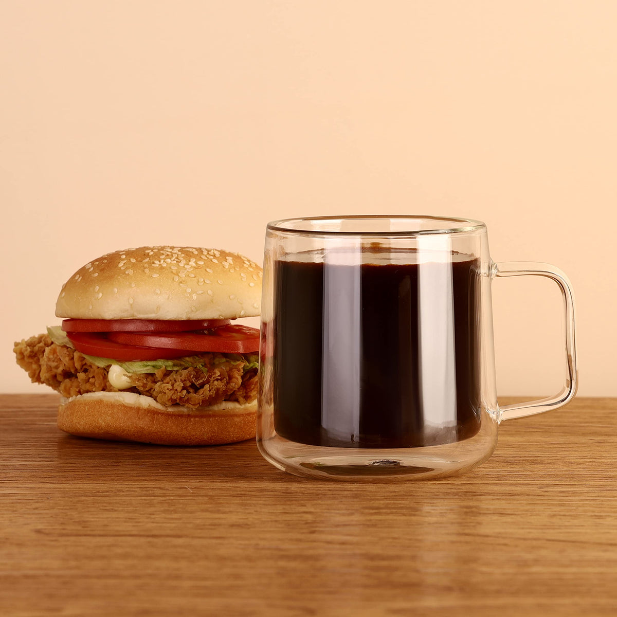 CNGLASS keeps beverages hot while hands stay cool