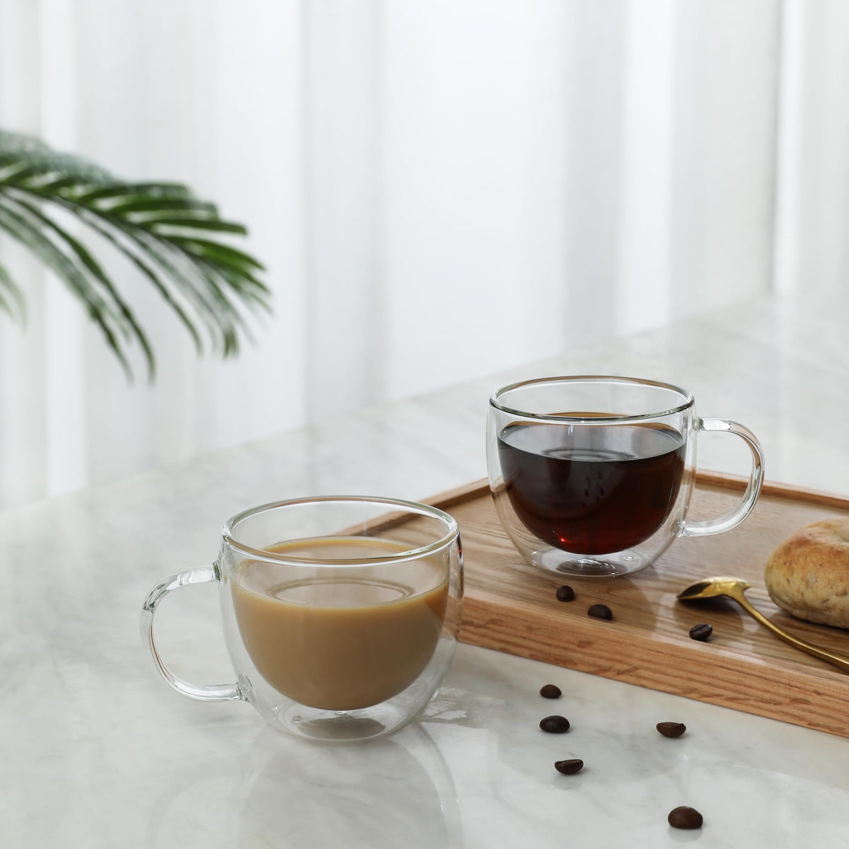 CNGLASS 8.1oz mug demonstrates no-sweat exterior during hot drinks.