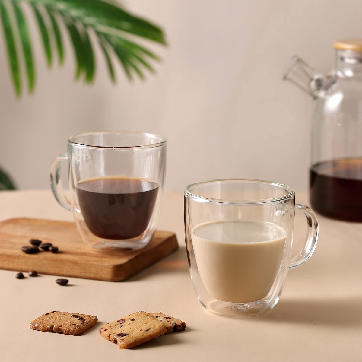 CNGLASS hot/cold retention mug keeping drink warmth while outer surface remains cool.
