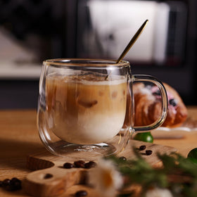 CNGLASS lead-free and BPA-free glass mug for safe everyday use.