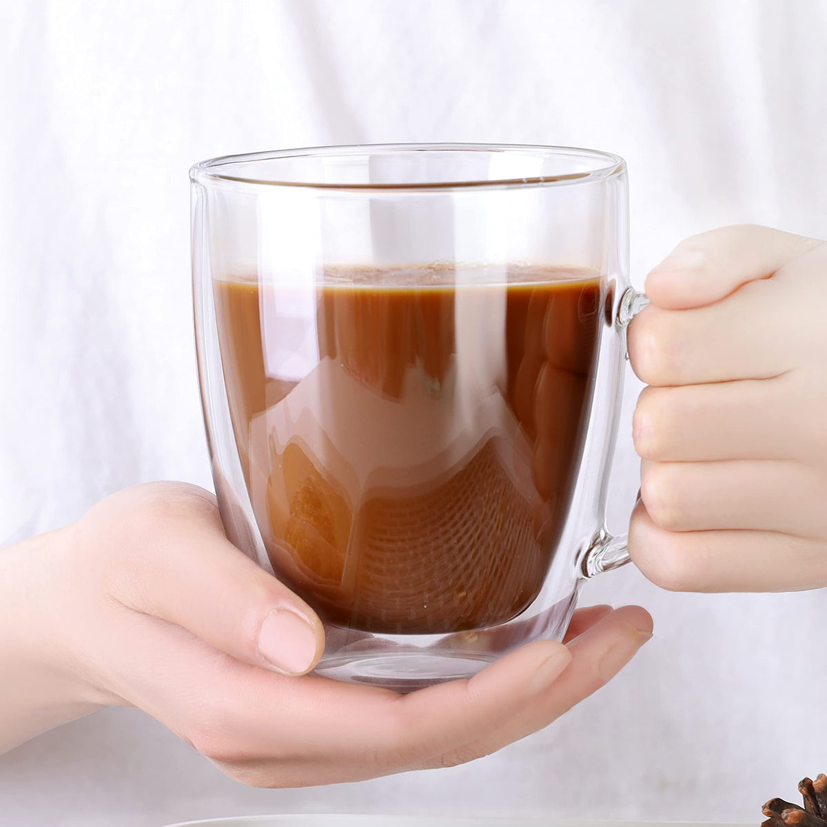 CNGLASS no-sweat insulated mug for a comfortable grip with hot drinks.