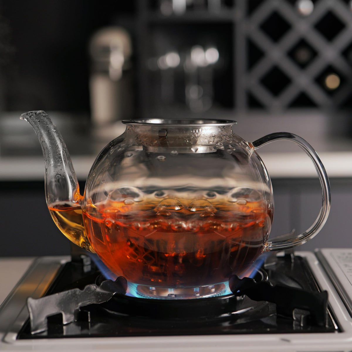 CNGLASS non drip spout reduces spills during pouring