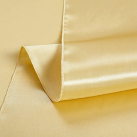 Cobedzy gold satin on rectangular tables delivers polished setting.