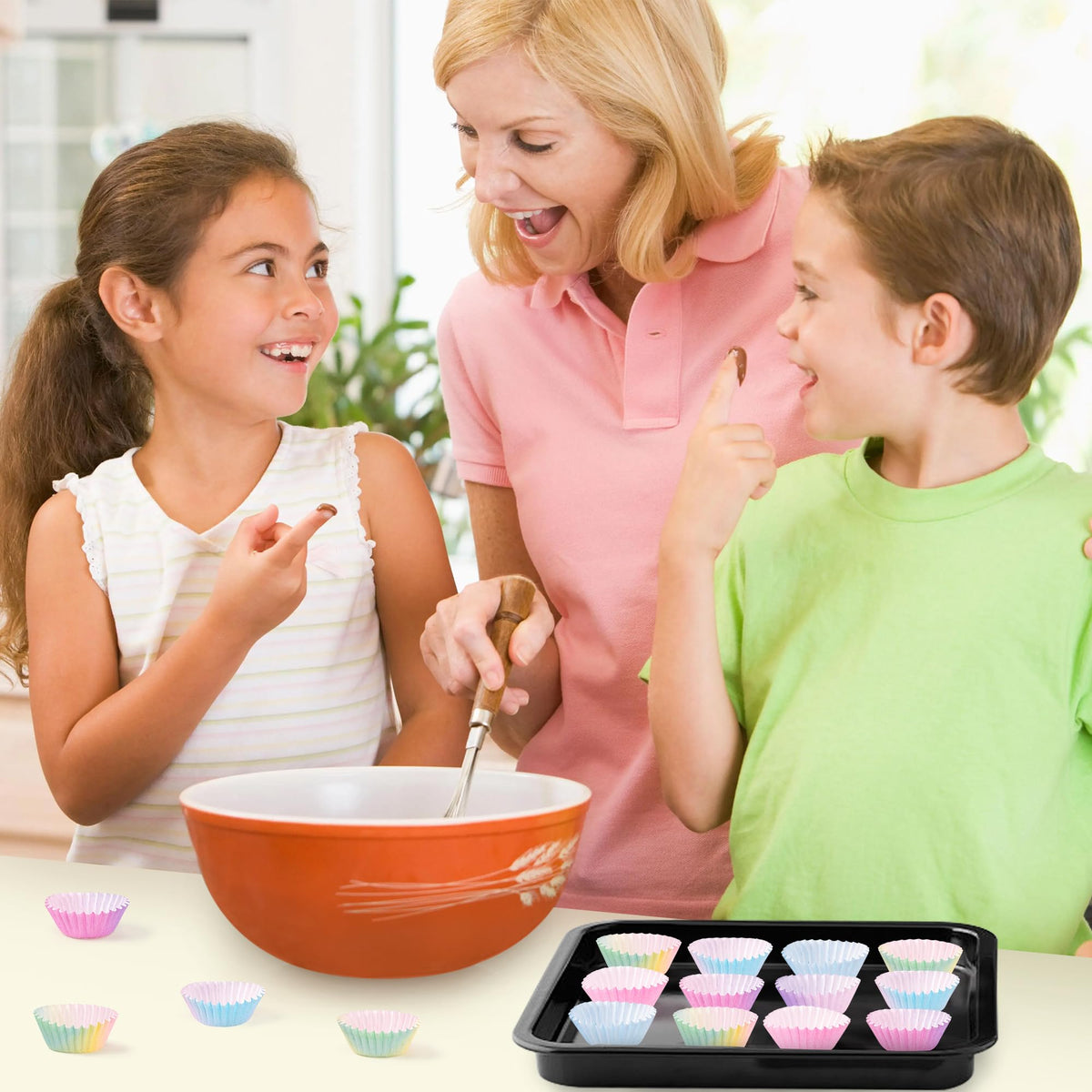 COCnny food-grade inner paper ensures safe contact with baked treats.