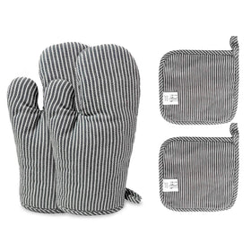 CoekMoed oven mitts pair with non-slip grip for secure handling.