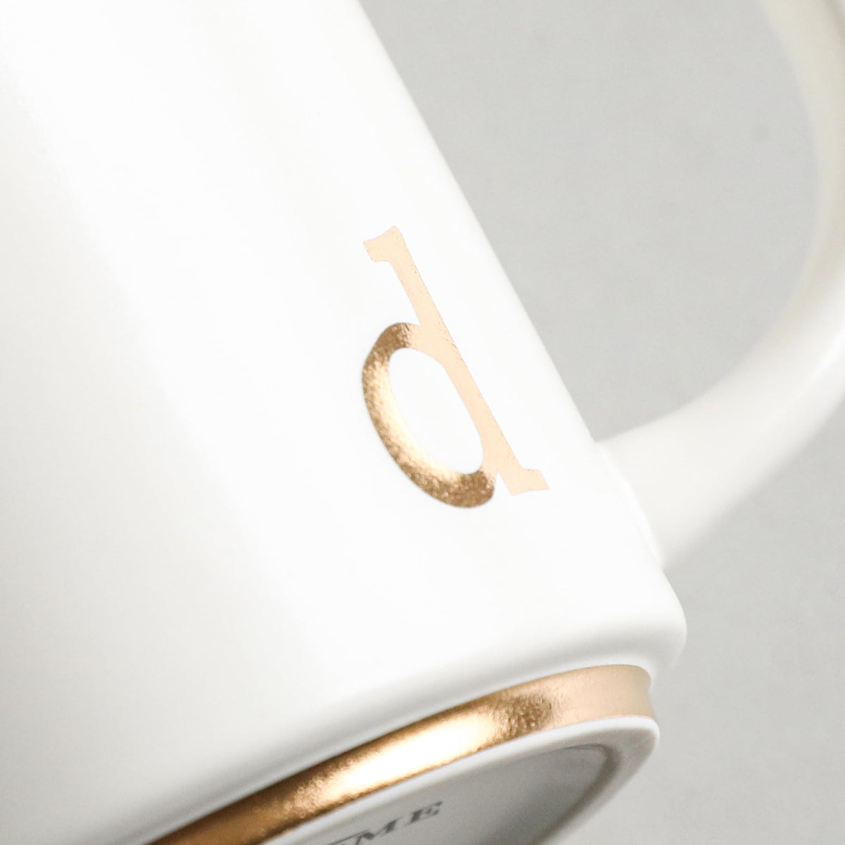 COLLECTIVE HOME ideal for office and home use during coffee breaks.