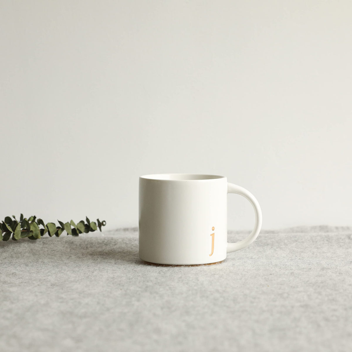 COLLECTIVE HOME dishwasher-safe gold lettering maintains shine after washes