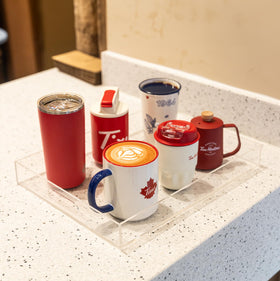 Collwait easy-clean tray simplifies cleanup after gatherings and meals.
