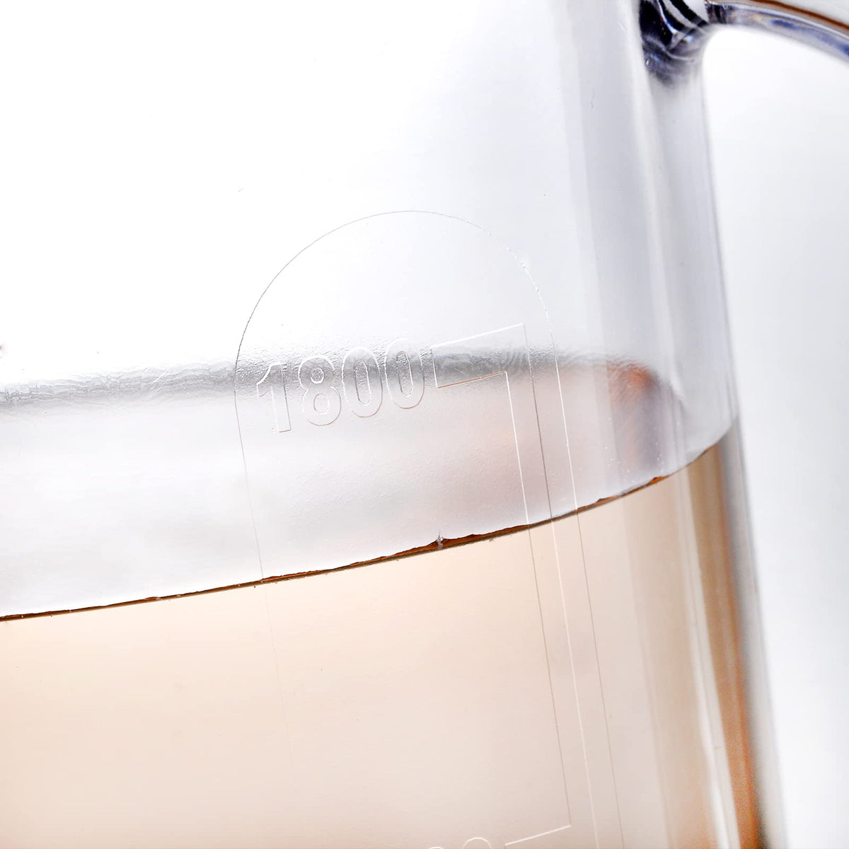 Coloch slim and compact pitcher ideal for fridge-door storage.