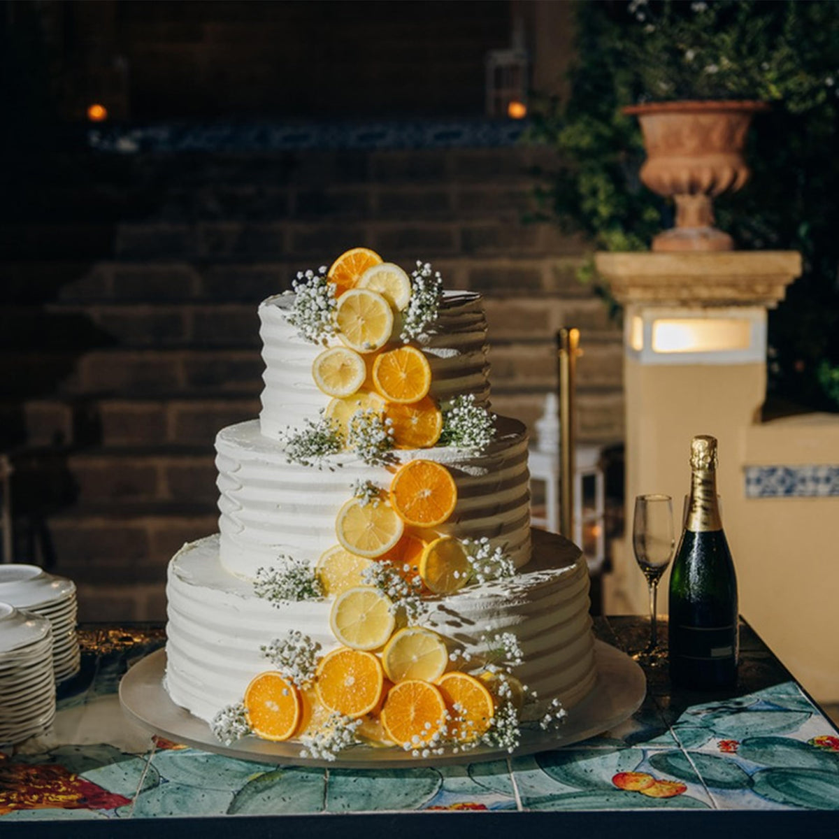 Coloch icing scraper displays right-angle serration for defined cake edges.