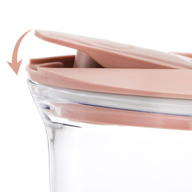 Coloch pitcher showing a scale line for precise measurement.