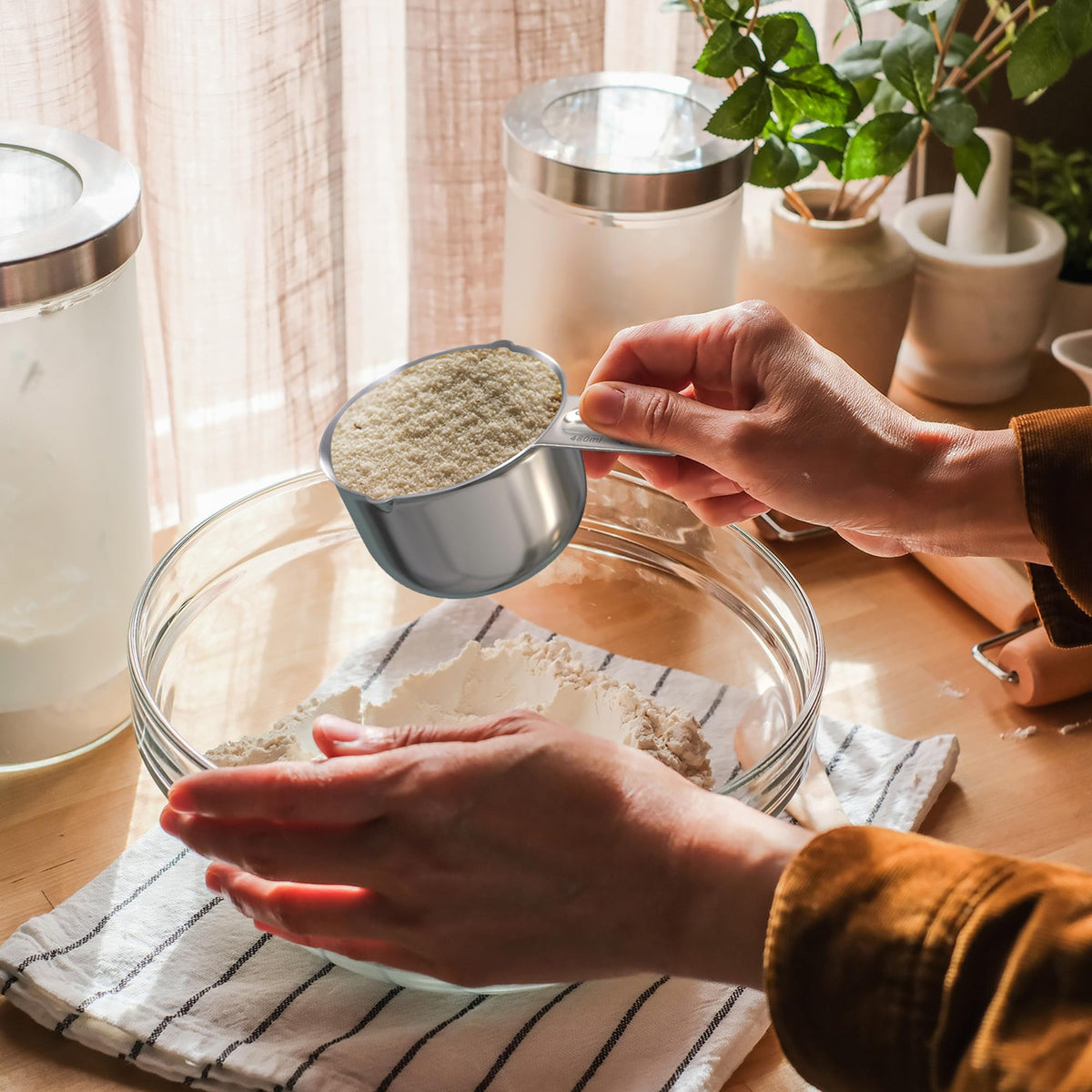 Color Up 2 Cup Measuring Cup stainless steel construction resists odors and rust