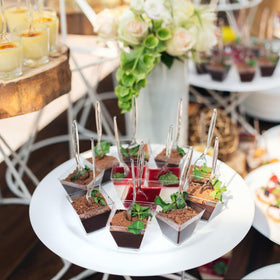 Colovis cups display desserts like cheesecake, pudding, or jelly beautifully.