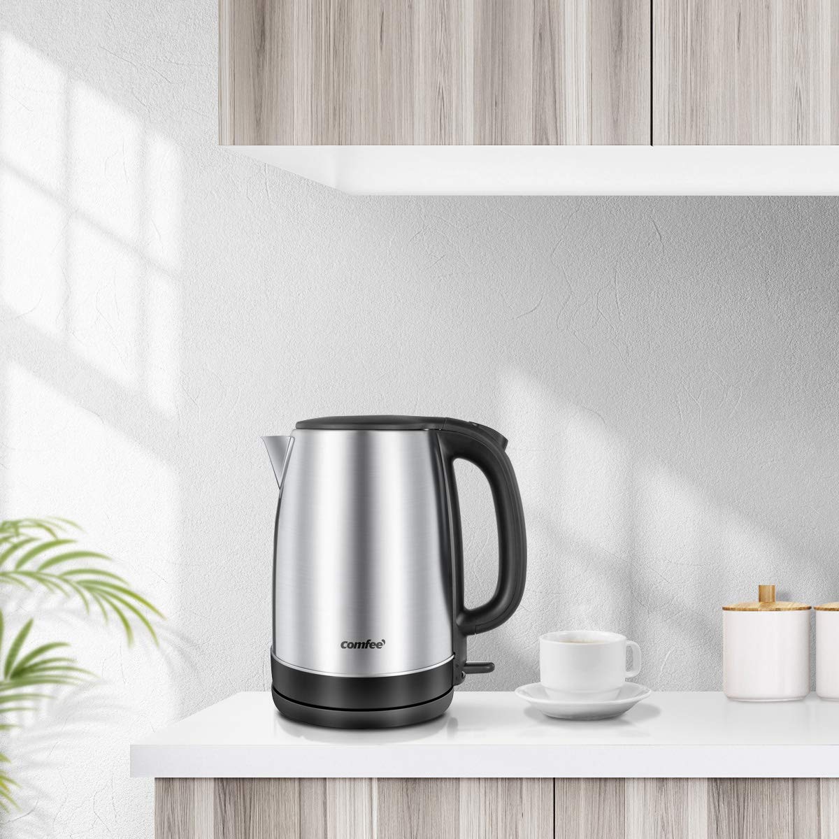 COMFEE' stainless finish resists staining and simplifies cleaning.
