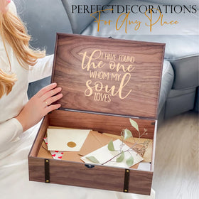 Comfit wine glasses inscriptions highlight couple wine moments and memories.