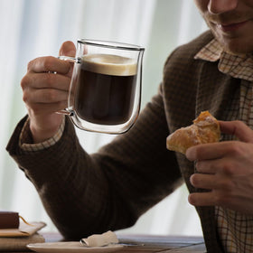 COMOME tea-bag friendly mug supports tea infusion while comfortable to hold