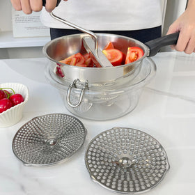Compralo dual-hook design stabilizes pots during grinding.