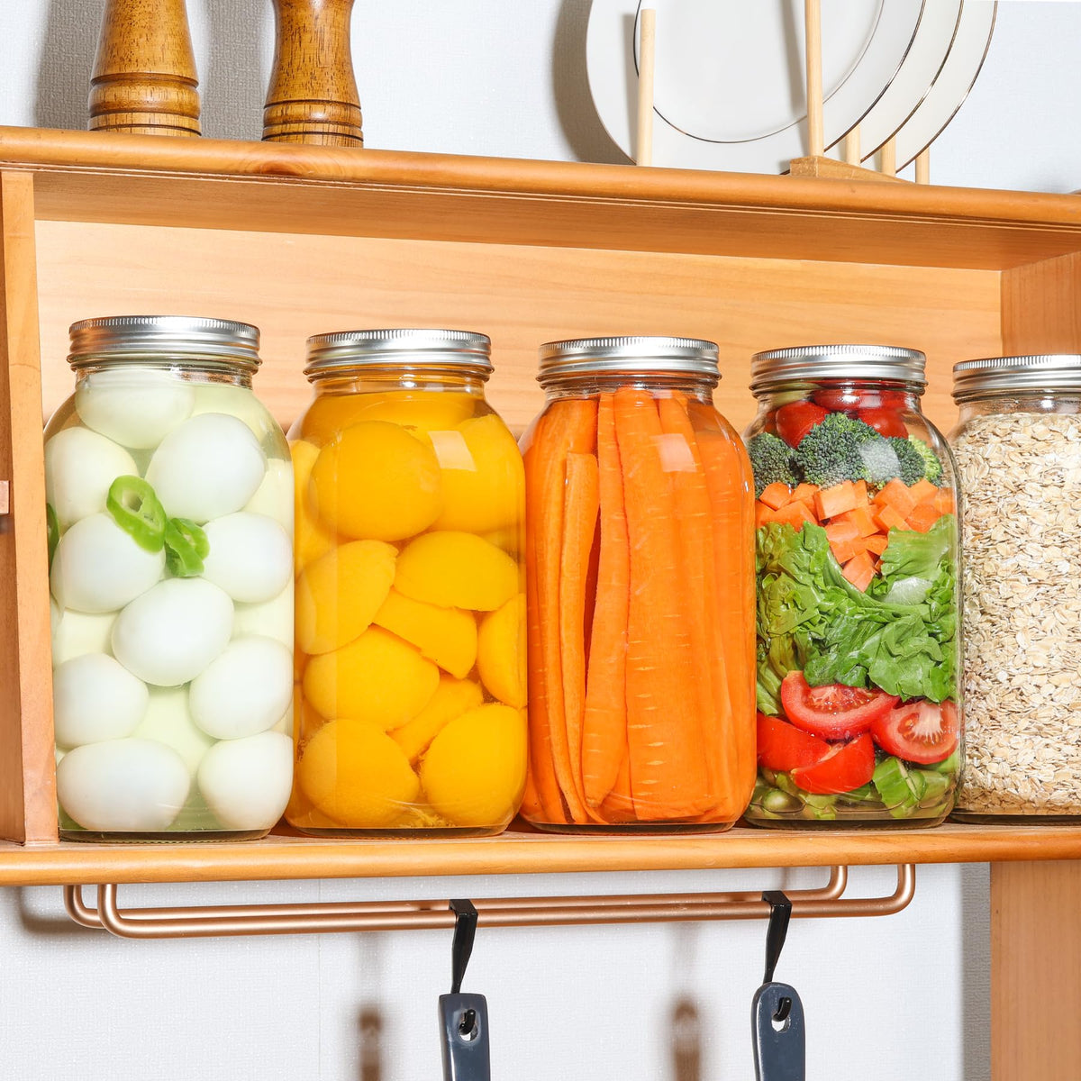 ComSaf easy-fill wide-opening jar helps scooping and cleaning.