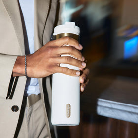 Contigo DualSip dishwasher-safe image highlights easy cleaning after use.