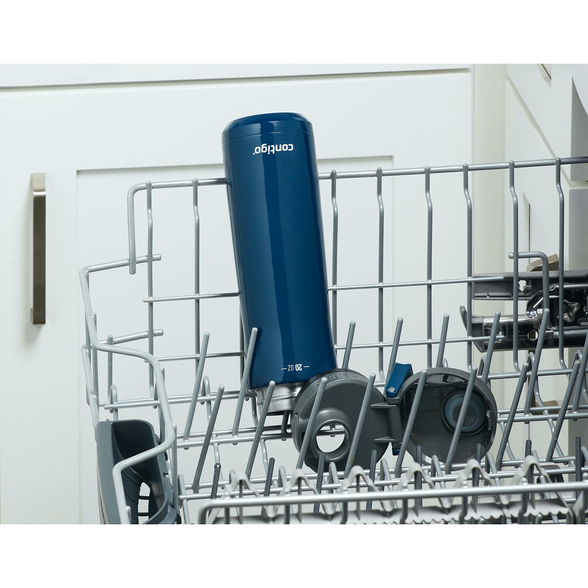 Contigo Jackson Chill 2.0 integrated handle for easy carrying