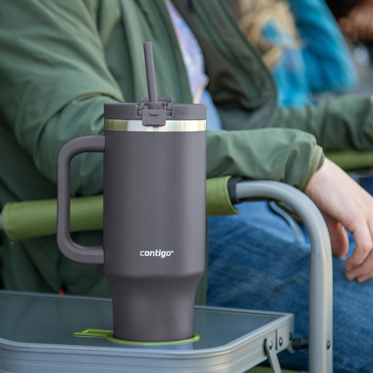 Contigo Streeterville 40oz tumbler darkstone lid multi-use demonstrates straw or sip option.