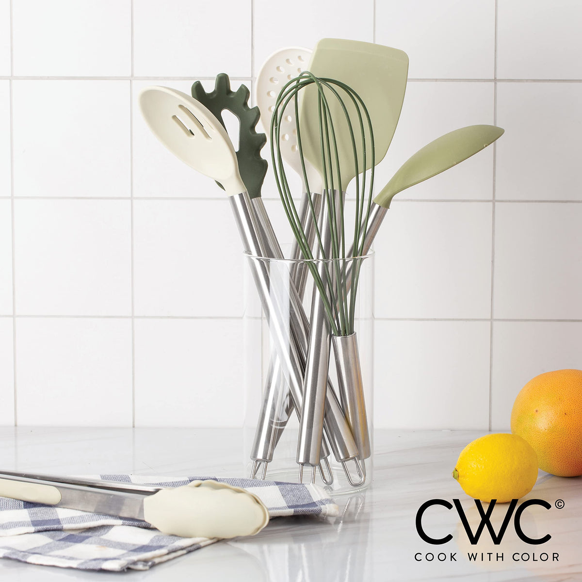 Cook with Color whisk for smooth sauces and beaten eggs.