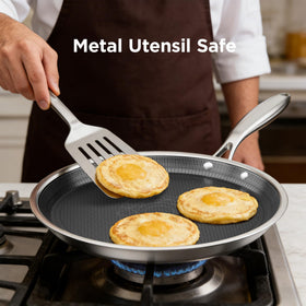 Cooker King nonstick ceramic coating enables healthier, low-fat cooking of eggs.