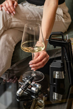 Close-up label highlights purity standards and medical-grade argon purity.