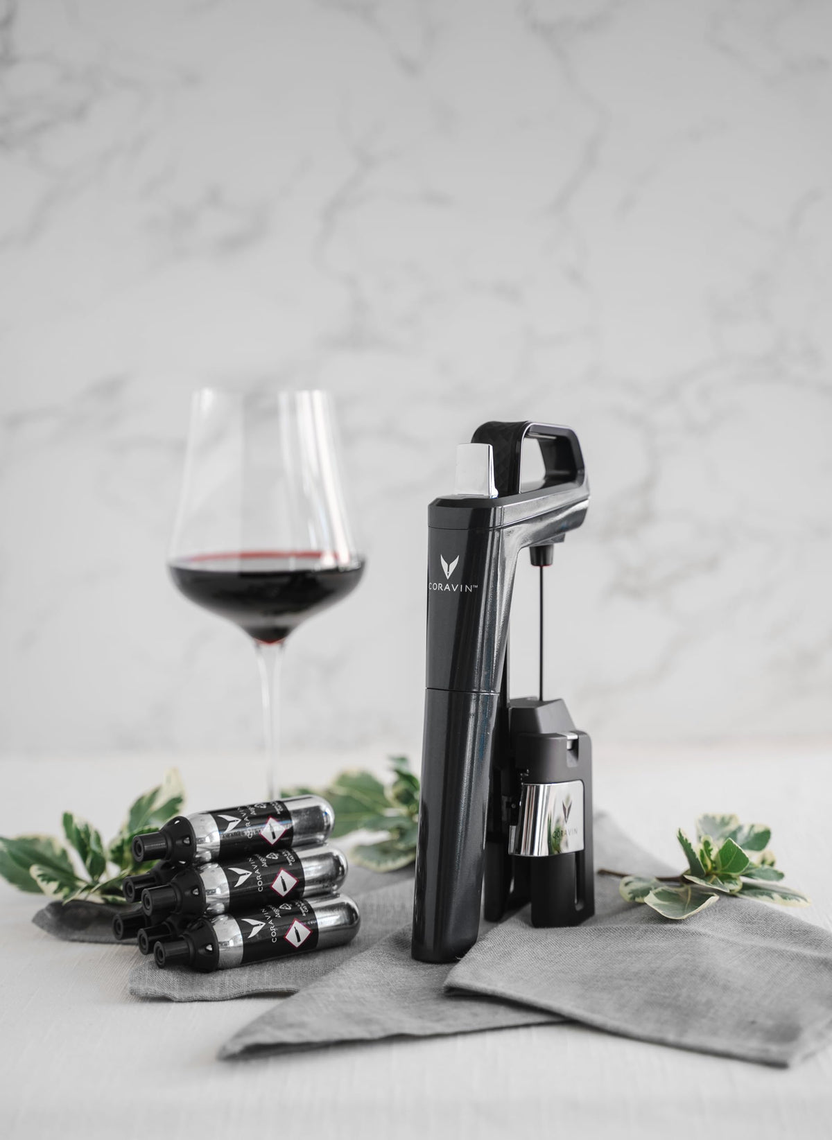 Pour preview with cap and seal ready, demonstrating leak-free operation.