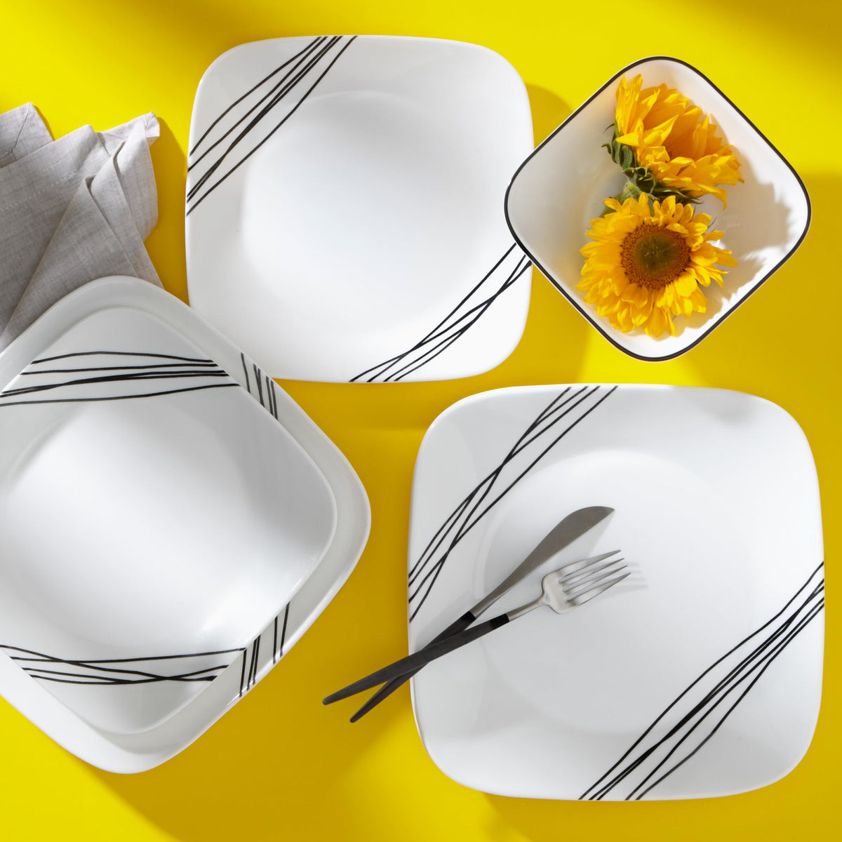 Corelle Vitrelle bowls 22 oz, microwave-safe for quick reheats.