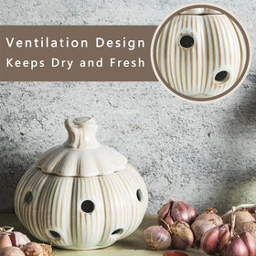 Cormomu Garlic Storage Pod lid blocks light to extend freshness.