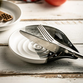 Cormomu heat-resistant spoon rest holds ladles safely after cooking