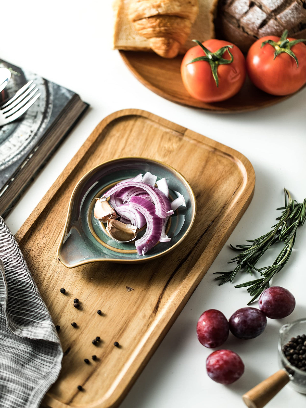 Cormomu spoon rest on counter enhances kitchen aesthetics and daily organization.