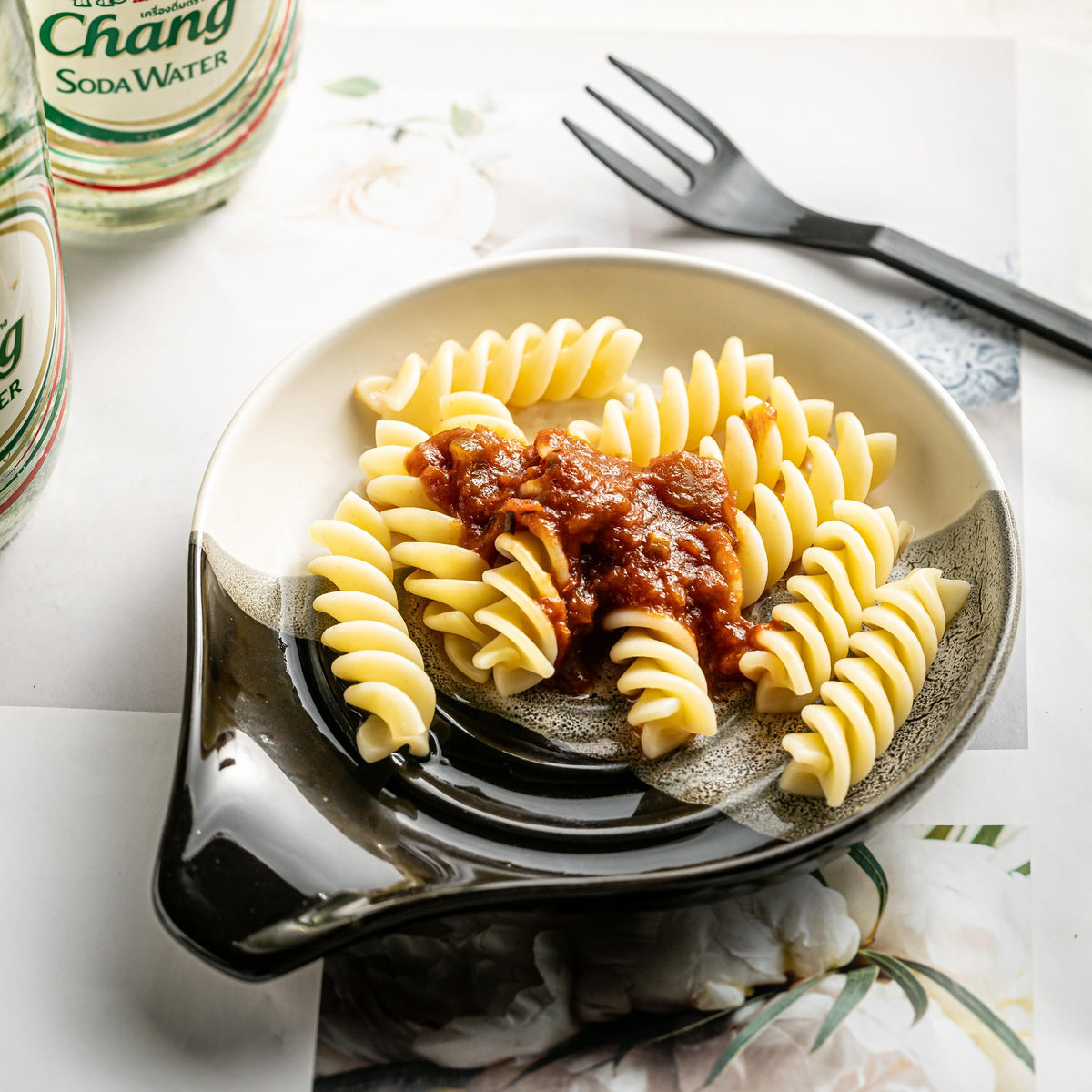 Cormomu nonstick ceramic spoon rest cleans easily after use