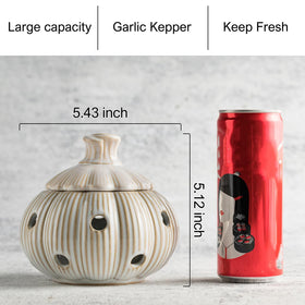 Cormomu smooth ceramic garlic keeper resists water marks and scratches.