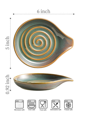 Cormomu spoon rest in glossy non-stick ceramic minimizes mess during prep.