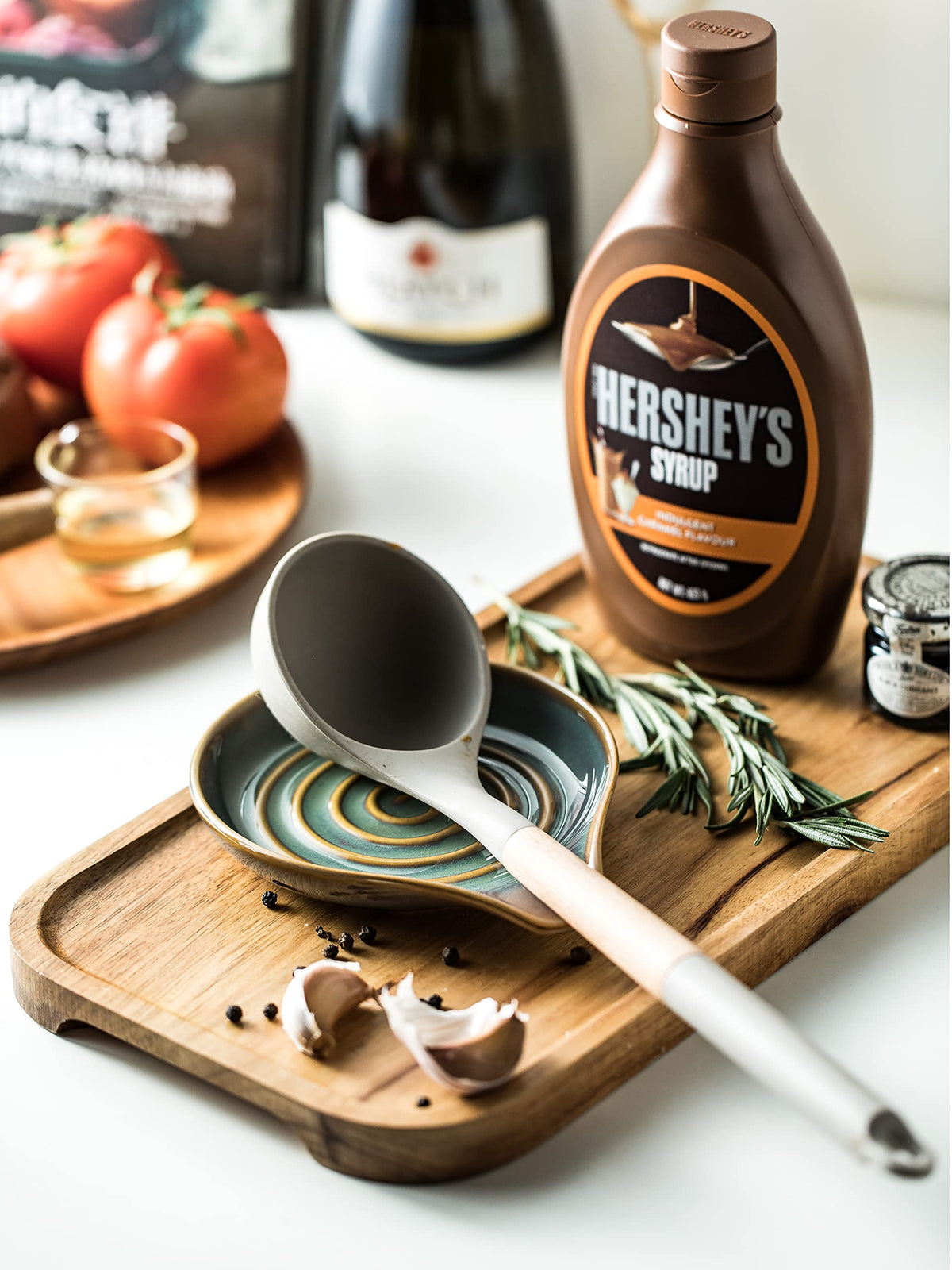 Cormomu swirl-pattern blue-green glaze adds elegant kitchen decor and practical utensil storage.
